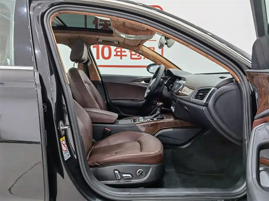 900x675_0_q87_c42_autohomecar__ChxpWGlGr-GAJm5qAAIXj3GhEHs899.jpg.webp Used Audi A6L 2015 TFSI Million Commemorative Intelligent Collar Model