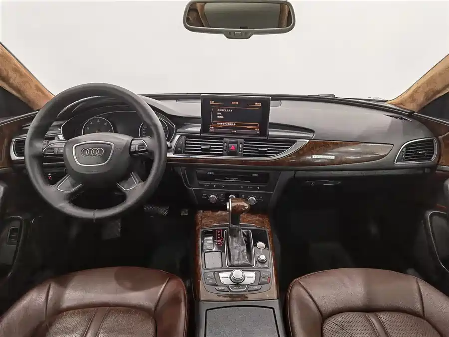 900x675_0_q87_c42_autohomecar__ChxpWGlGr8mAWSmKAAGlAHVpobc147.jpg.webp Used Audi A6L 2015 TFSI Million Commemorative Intelligent Collar Model