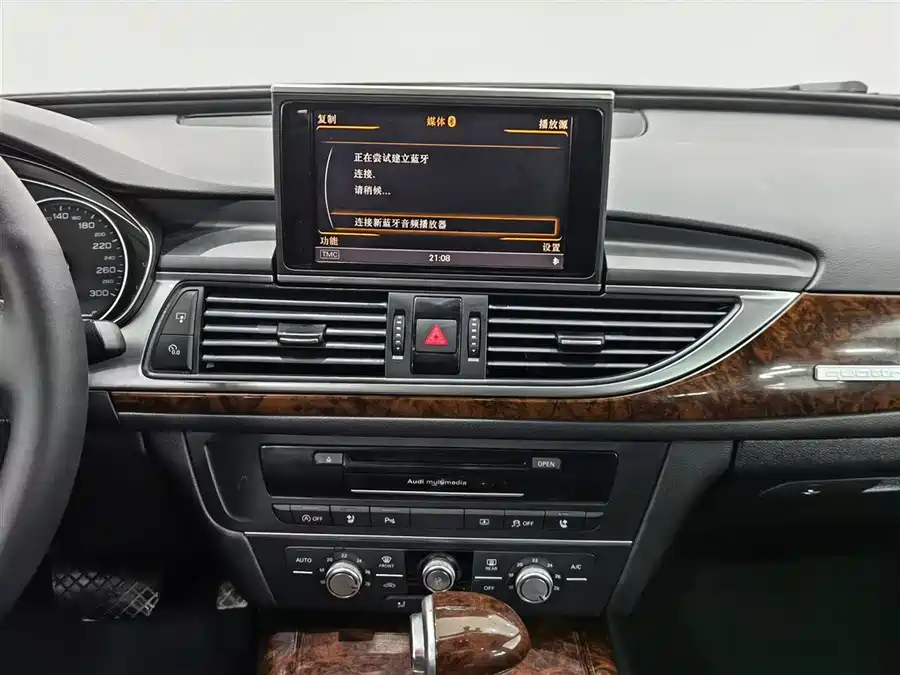 900x675_0_q87_c42_autohomecar__ChxpWGlGr9OAOoGcAAHLDLkFUwM105.jpg.webp Used Audi A6L 2015 TFSI Million Commemorative Intelligent Collar Model