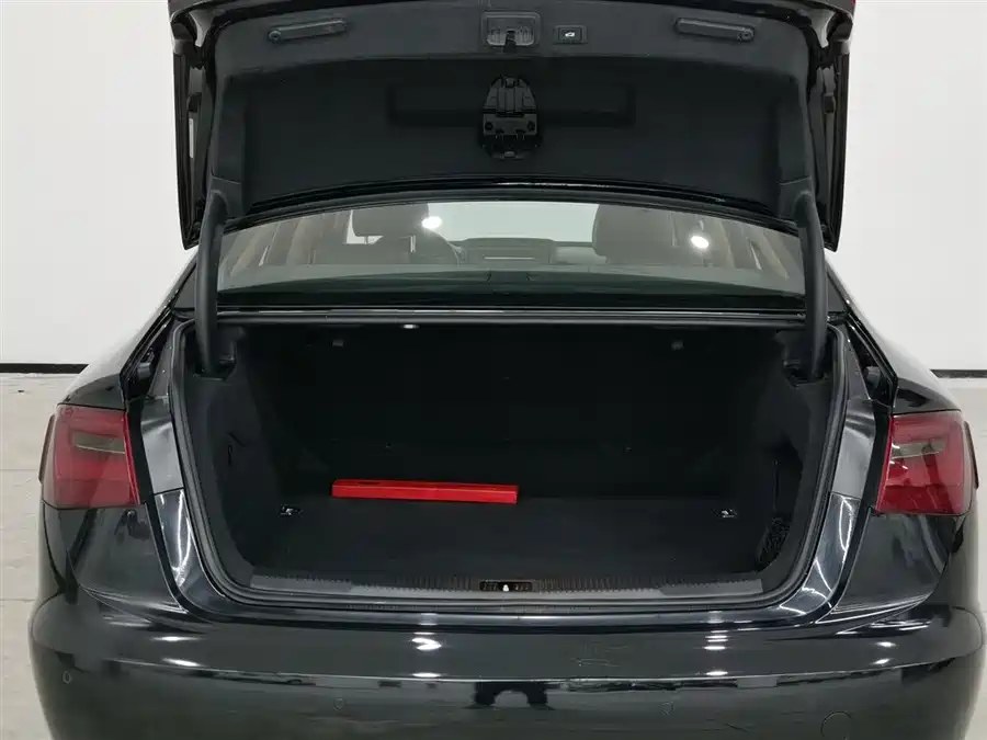 900x675_0_q87_c42_autohomecar__ChxpWGlGr9mADaE6AAFZxwEoUjA655.jpg.webp Used Audi A6L 2015 TFSI Million Commemorative Intelligent Collar Model