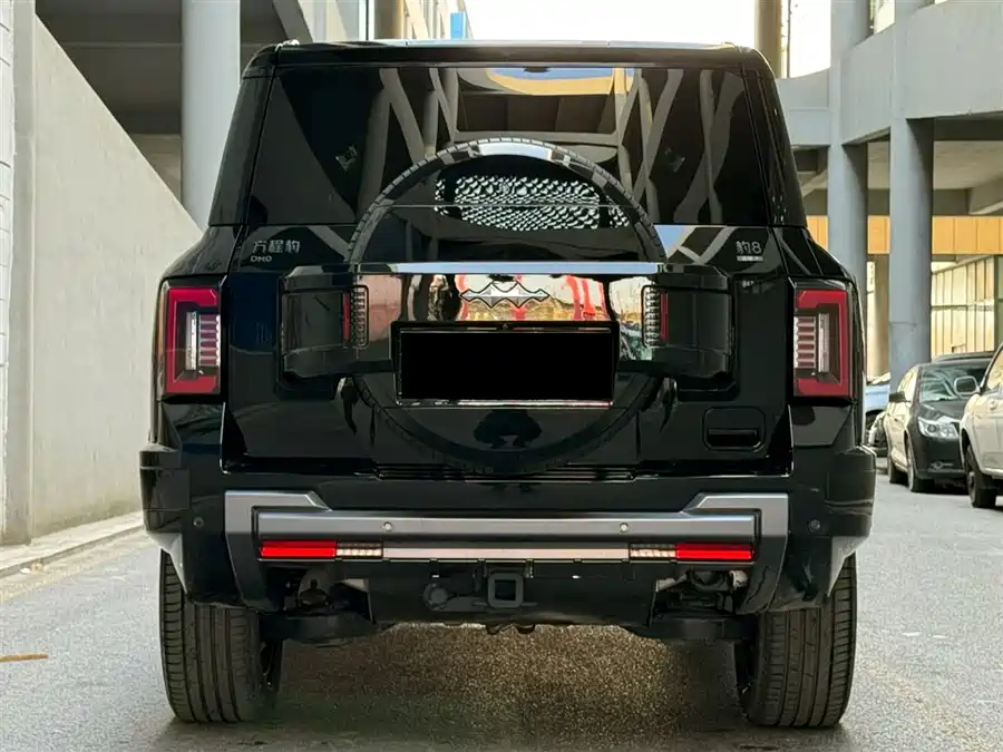 900x675_0_q87_c42_autohomecar__ChxpWGlKAMqADcRxAAIjoeuke8k724.jpg.webp Used BYD Leopard 8 2025 Zhiyong flagship version 7 seats