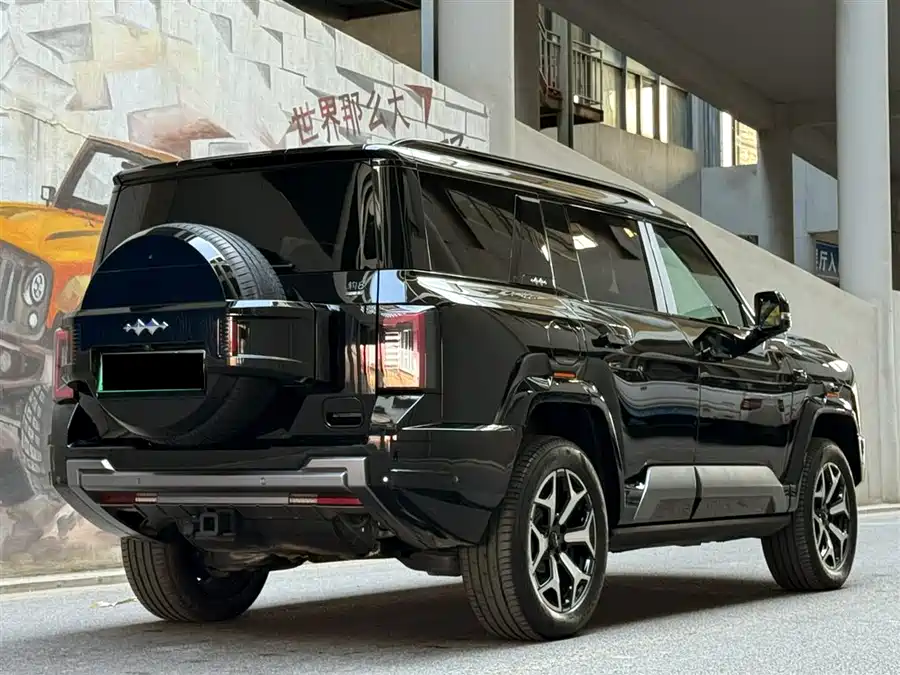 900x675_0_q87_c42_autohomecar__ChxpWGlKAMuAW8LxAAJpswE80d4493.jpg.webp Used BYD Leopard 8 2025 Zhiyong flagship version 7 seats