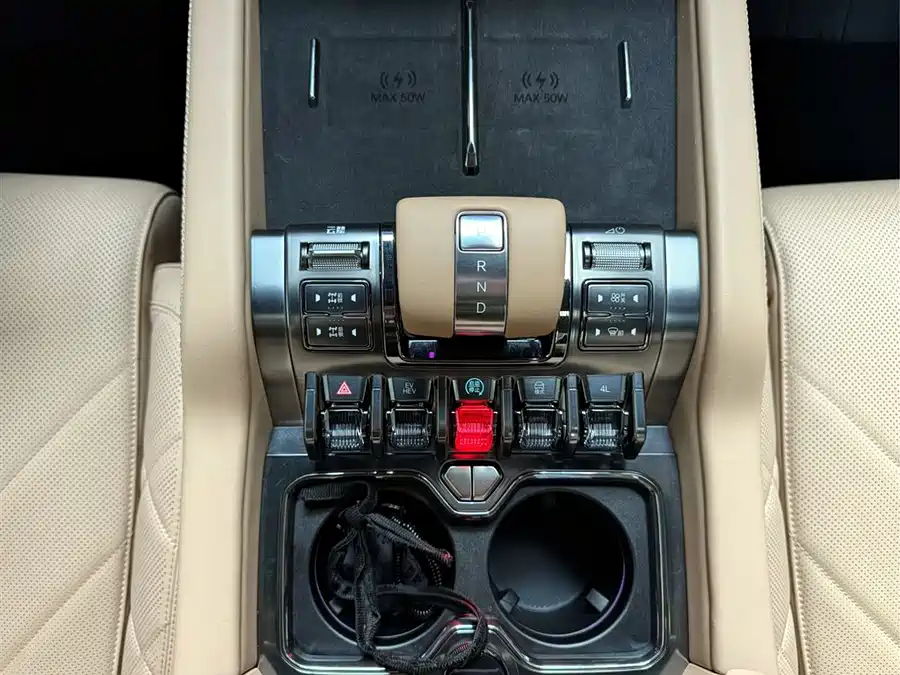 900x675_0_q87_c42_autohomecar__ChxpWGlKANeAaOcdAAJNXA-u5rg988.jpg.webp Used BYD Leopard 8 2025 Zhiyong flagship version 7 seats