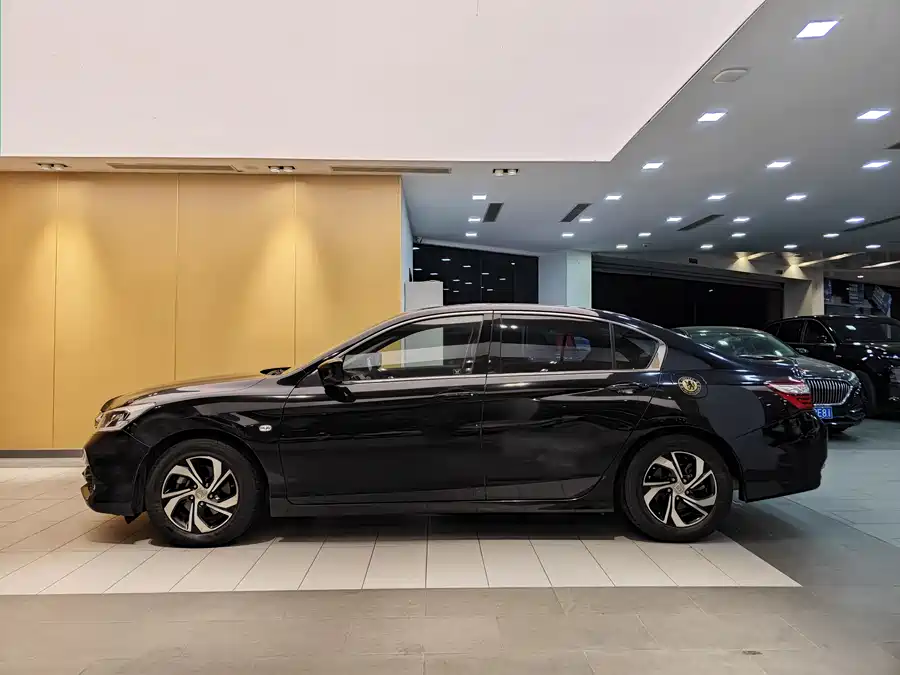 900x675_0_q87_c42_autohomecar__Chto52j8QmSADd2GAAQBi61t0Ts789.jpg.webp Used Accord 2016 2.0L Comfort Edition