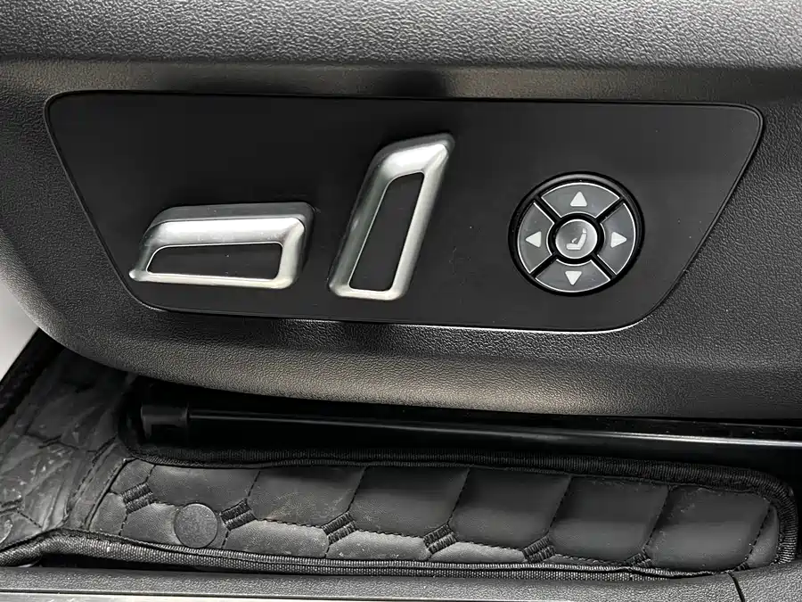 900x675_0_q87_c42_autohomecar__Chto52lR7AuAWyEwAAwB-ZBP99Q302.jpg.webp Used GWM Tank 300 2021 City Edition 2.0T Very Stylish