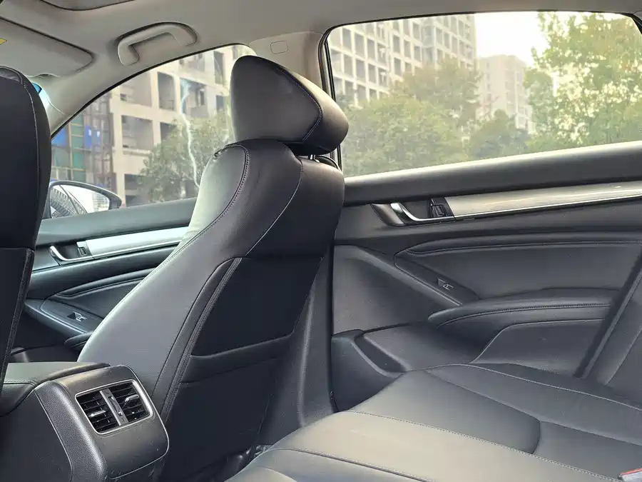 900x675_0_q87_c42_autohomecar__Chto52lbrEWARjp4ABAXg8hHLPo957.jpg.webp Used Accord 2021 260TURBO Luxury Starry Sky Limited Edition