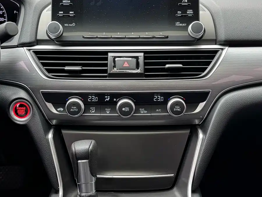 900x675_0_q87_c42_autohomecar__Chto52lvmnWAYP4uAAj6zIXSx6E343.jpg.webp Used Accord 2018 260TURBO Deluxe Edition National VI