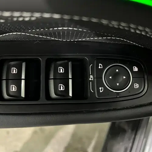 900x675_0_q87_c42_autohomecar__ChtpWGj0owmAXB6fAAFvAF0YYGE997.jpg.webp Used GWM Tank 300 2021 Off-Road Version 2.0T Challenger
