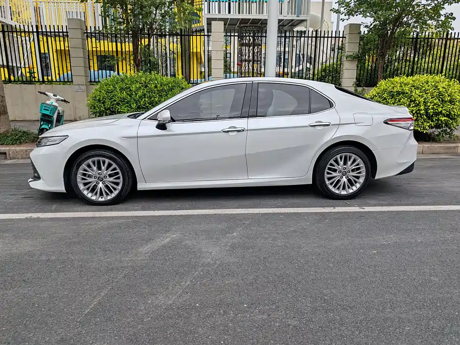 900x675_0_q87_c42_autohomecar__ChtpWGk243-APQTuAAwuxAakNBM780.jpg.webp Used Camry 2019 facelift 2.5G Deluxe Edition
