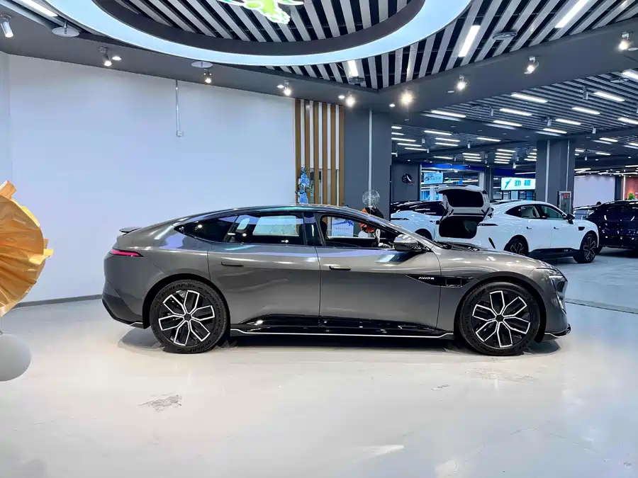 900x675_0_q87_c42_autohomecar__ChtpWGkVprGAHSOoAAfl5HP-rUk367.jpg.webp Used Avita 12 2023 700 Triple Laser Rear Drive Luxury Edition