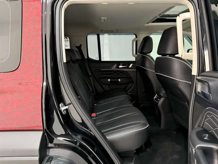 900x675_0_q87_c42_autohomecar__ChtpWGklHHOAUQB0AAIJnJfnMDs307.jpg.webp Used GWM Tank 300 2023 Off-Road Version 2.0T Conqueror