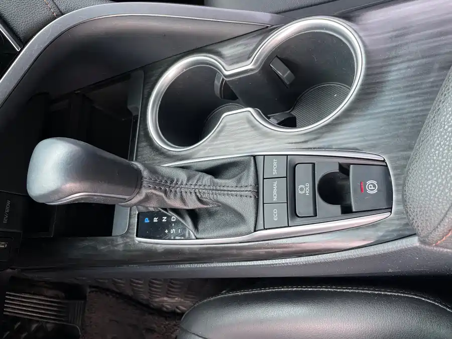 900x675_0_q87_c42_autohomecar__ChtpWGlKTXuAe-Q9AAnige4UBBA948.jpg.webp Used Camry 2021 2.5G Deluxe Edition