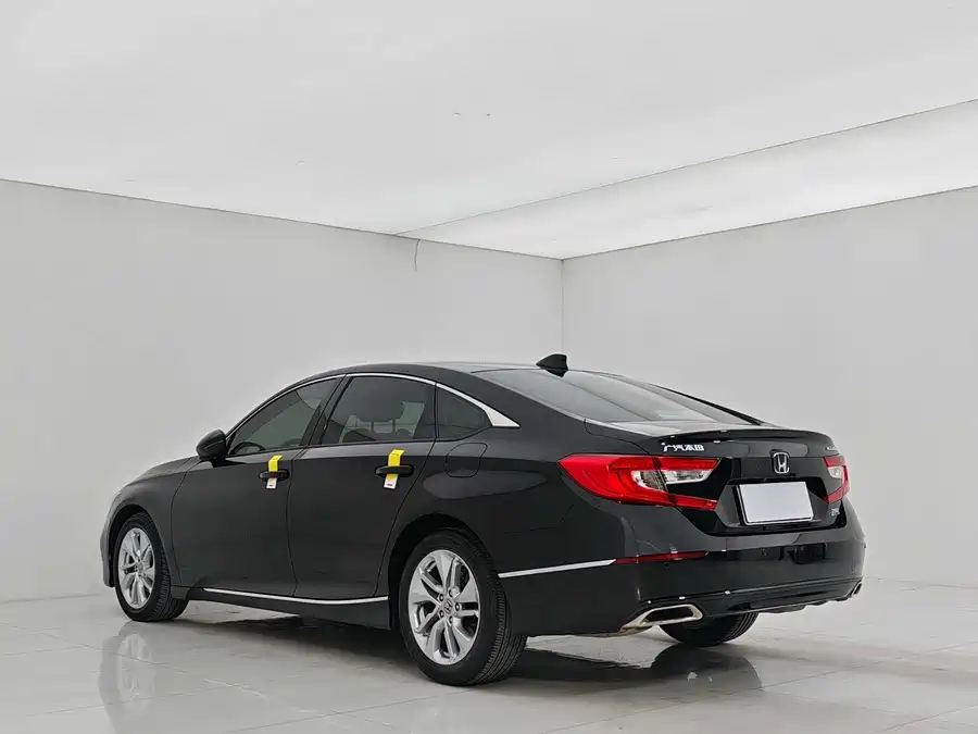 900x675_0_q87_c42_autohomecar__ChtpWGlLTcCAeIVGAAP21mAw8hs653.jpg.webp Used Accord 2018 260TURBO Elite Edition National VI