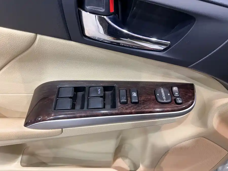 900x675_0_q87_c42_autohomecar__ChtpWGlga-6ANz0BAAUS3GL5vKI142.jpg.webp Used Camry 2015 2.5G Deluxe Navigation Edition