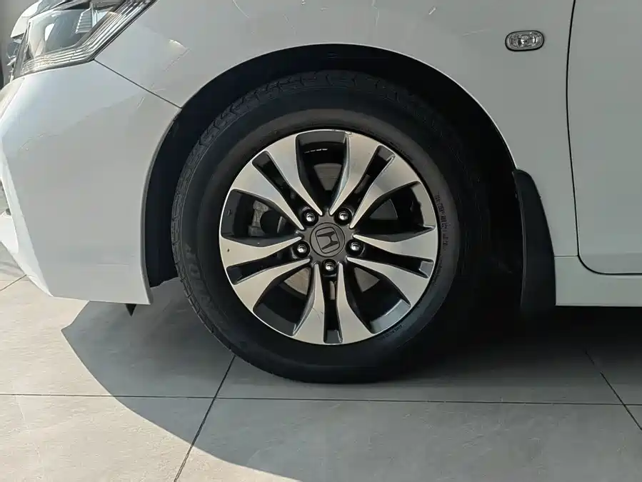 900x675_0_q87_c42_autohomecar__ChtpWGlnKeyACWxgAAJpY-1aUM917.jpg.webp Used Accord 2014 2.0L EXN Deluxe Navigation Edition