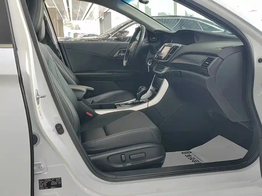 900x675_0_q87_c42_autohomecar__ChtpWGlnKfGAPw6eAALgSbpSuYs064.jpg.webp Used Accord 2014 2.0L EXN Deluxe Navigation Edition