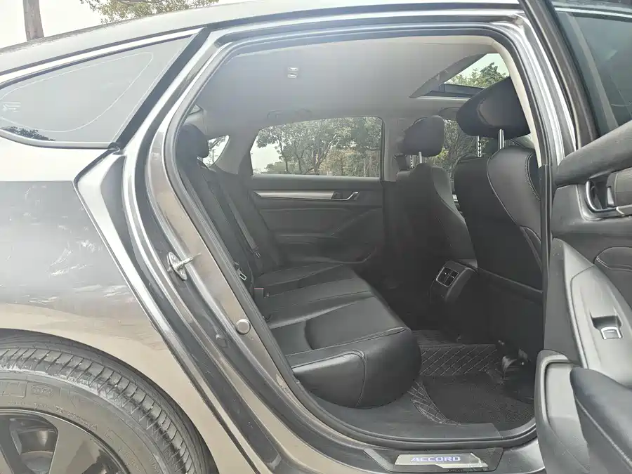 900x675_0_q87_c42_autohomecar__ChtpWGlxnn-AF0G7AAYkPkYLDXo603.jpg.webp Used Accord 2021 260TURBO Luxury Starry Sky Limited Edition