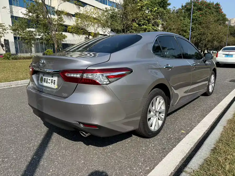 Used Camry 2021 2.0G Deluxe Edition