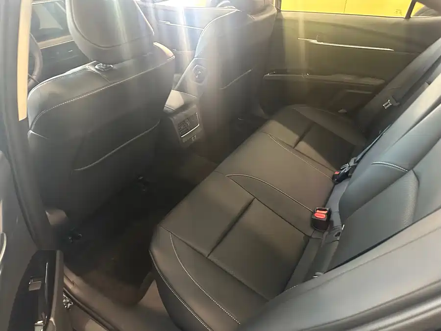 Used Camry 2024 2.0GVP Deluxe Edition
