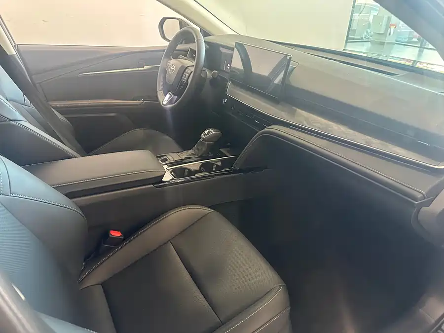 Used Camry 2024 2.0GVP Deluxe Edition