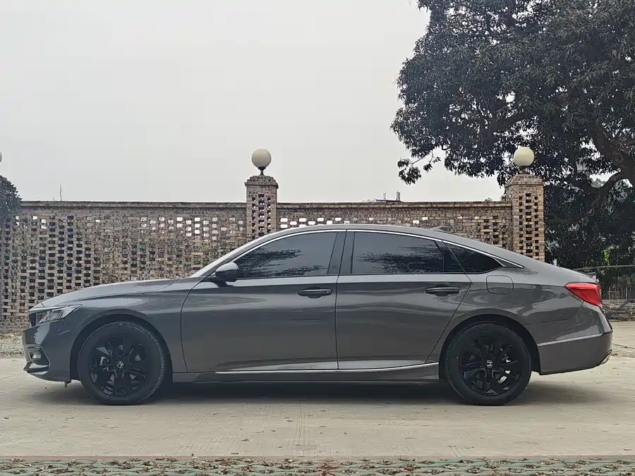 900x675_0_q87_c42_autohomecar__ChxpV2lxnn6ARspAAAhfkWgPrMU486.jpg.webp Used Accord 2021 260TURBO Luxury Starry Sky Limited Edition