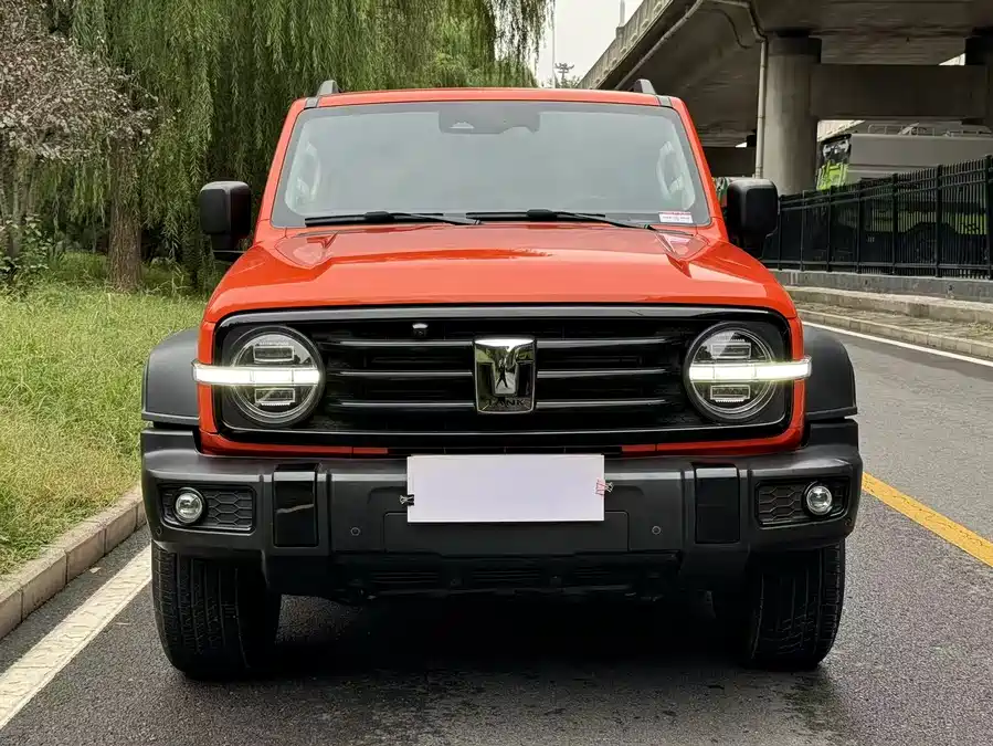 900x675_0_q87_c42_autohomecar__ChxpVWj4kKWAEmSkAAWcVs2JxVY853.jpg.webp Used GWM Tank 300 2023 Off-Road Version 2.0T Challenger