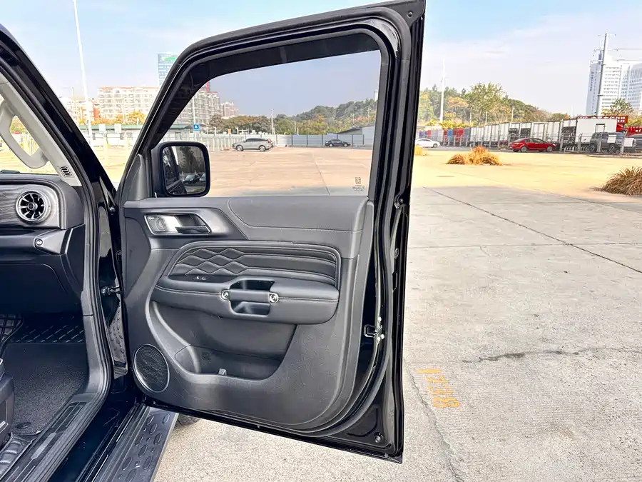 900x675_0_q87_c42_autohomecar__ChxpVWkimU2ACNRYAAvkSZDVk3g159.jpg.webp Used GWM Tank 300 2023 Off-Road Version 2.0T Conqueror