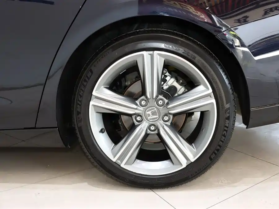 900x675_0_q87_c42_autohomecar__ChxpVWlDrdWADszyAAF103NN1r8011.jpg.webp Used Accord 2025 260TURBO Premium Edition