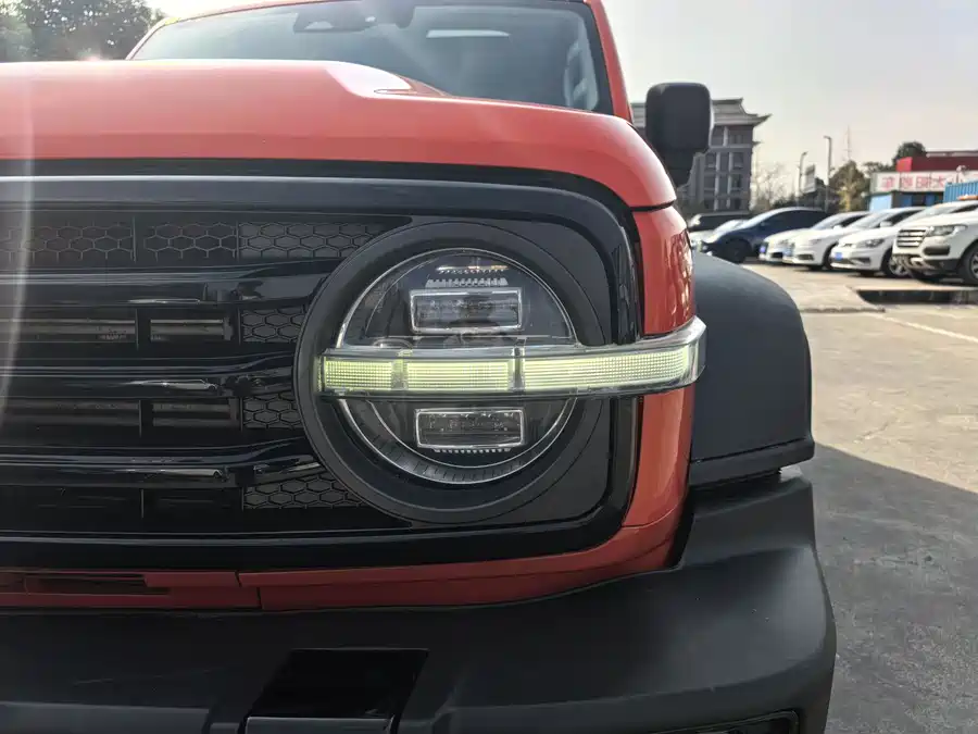 900x675_0_q87_c42_autohomecar__ChxpVWlKSFSAV6hgAARJbrWzttE235.jpg.webp Used GWM Tank 300 2021 Off-Road Version 2.0T Conqueror