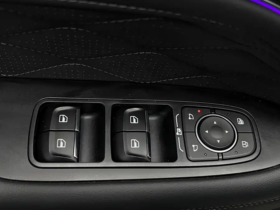 900x675_0_q87_c42_autohomecar__ChxpVWlR7AiAa0ZdAAaVB8PFq5U214.jpg.webp Used GWM Tank 300 2021 City Edition 2.0T Very Stylish