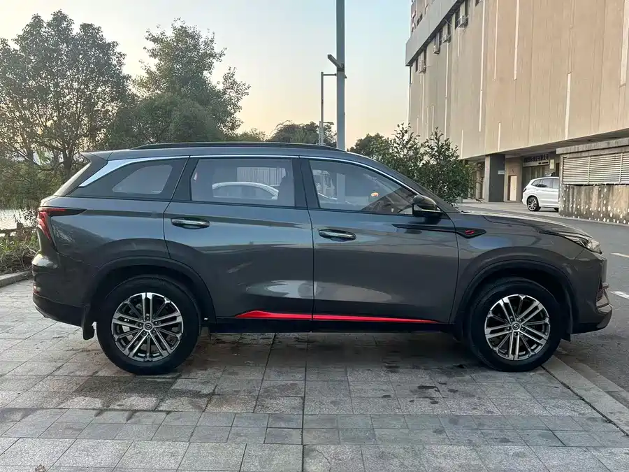 900x675_0_q87_c42_autohomecar__ChxpVWlRBZGAZ55_AArZfrVau2g277.jpg.webp Used Changan CS75PLUS 2022 1.5T automatic premium model