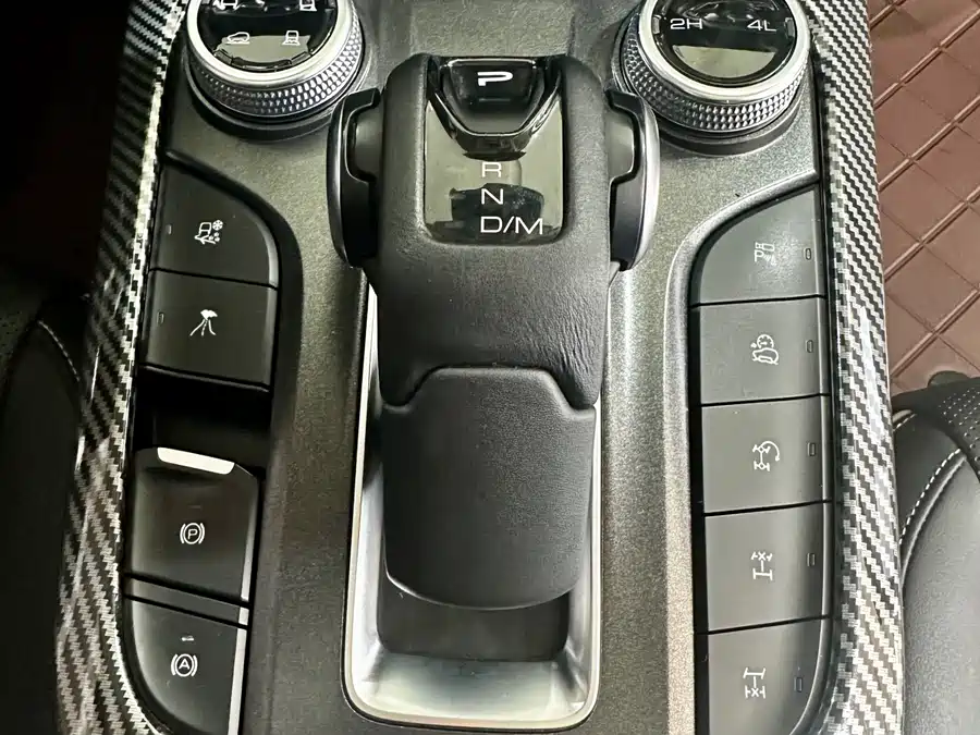 900x675_0_q87_c42_autohomecar__ChxpVWlSEUeAOcWRAAt6AC9-um8758.jpg.webp Used GWM Tank 300 2021 Off-Road Version 2.0T Conqueror