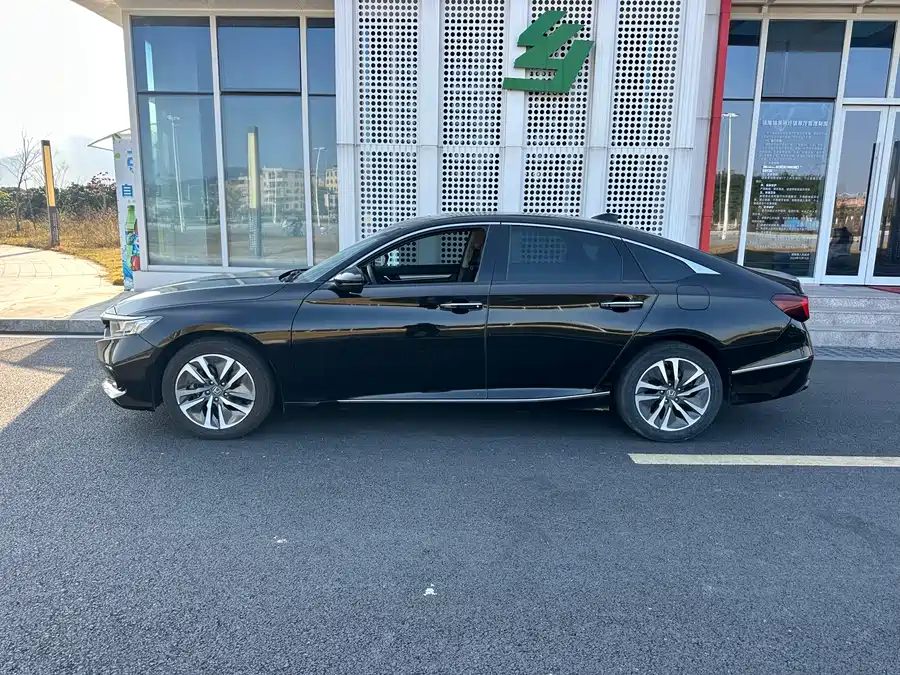 900x675_0_q87_c42_autohomecar__ChxpVWlaSCaAE6d4AA7ZN-2N3TM616.jpg.webp Used Accord 2022 Rui·Hybrid 2.0L Magic Night·Rui Zun Edition