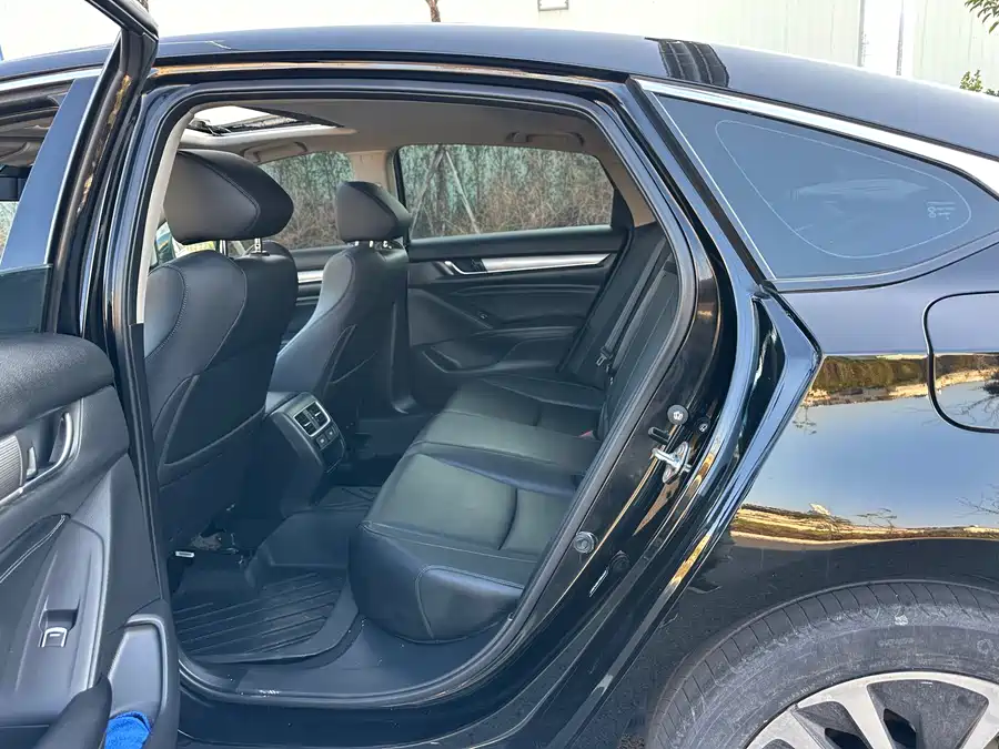 900x675_0_q87_c42_autohomecar__ChxpVWlaSCmAYaNaAAnz4UpyIaw905.jpg.webp Used Accord 2022 Rui·Hybrid 2.0L Magic Night·Rui Zun Edition