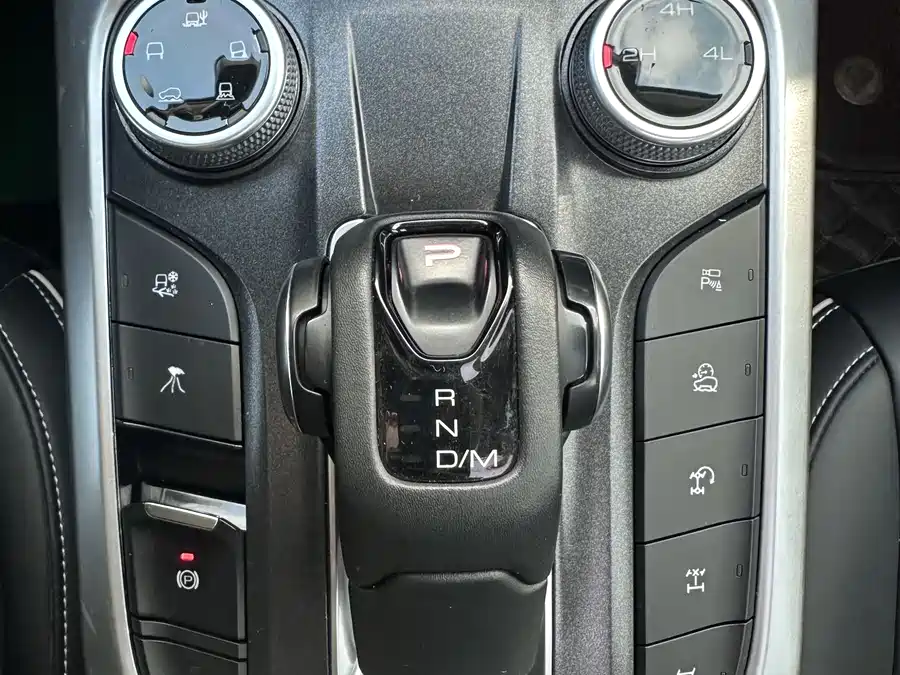 900x675_0_q87_c42_autohomecar__ChxpVWlbZiWAMOaFAAaa0N1DGx4550.jpg.webp Used GWM Tank 300 2021 Off-Road Version 2.0T Challenger
