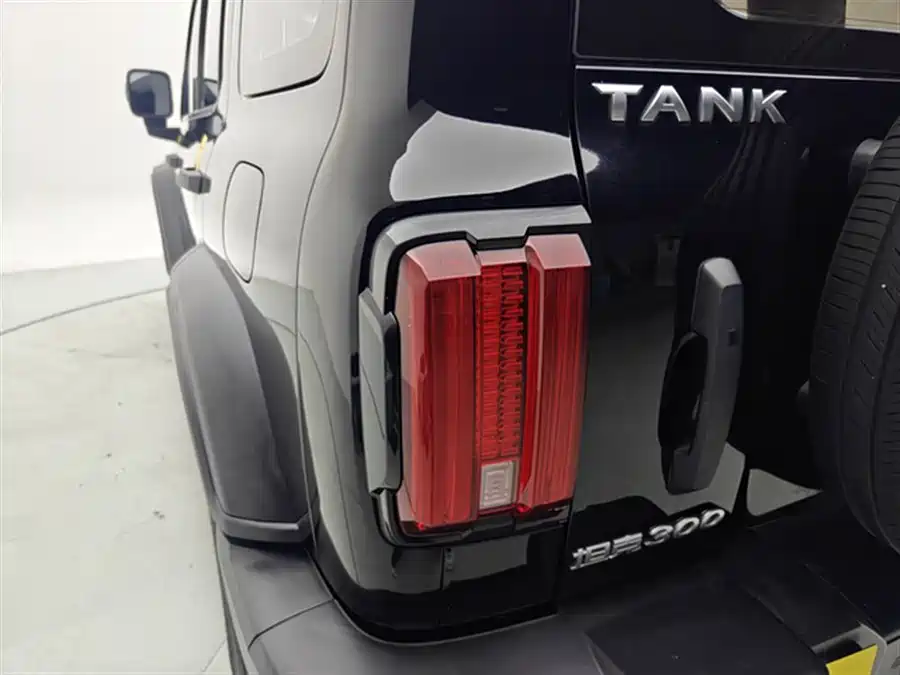 900x675_0_q87_c42_autohomecar__ChxpVWlcgDuARZS3AAEVW16oMU4668.jpg.webp Used GWM Tank 300 2023 Off-Road Version 2.0T Challenger