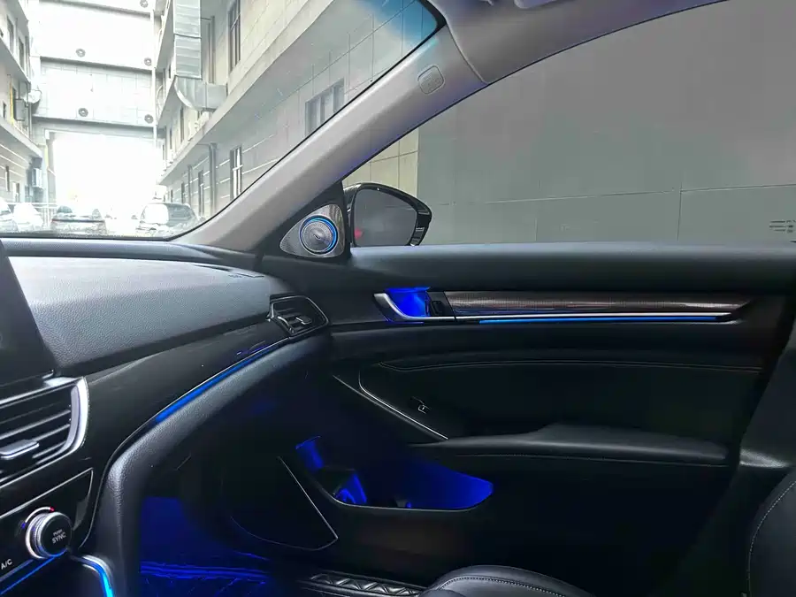 900x675_0_q87_c42_autohomecar__ChxpVWlpn92ANGjCAAZnbXkcU1I542.jpg.webp Used Accord 2022 260TURBO Magic Night Premium Edition