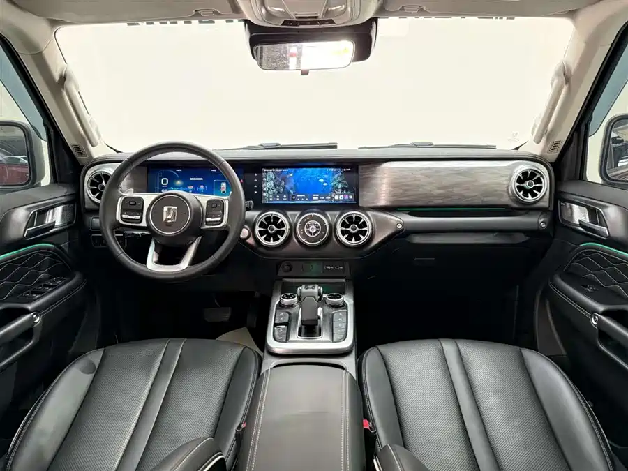 900x675_0_q87_c42_autohomecar__ChxpVmklHHOAJftMAAIa0SjP1Ig290.jpg.webp Used GWM Tank 300 2023 Off-Road Version 2.0T Conqueror
