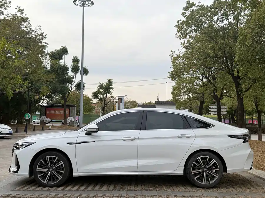 900x675_0_q87_c42_autohomecar__ChxpVmkpGJ2AV2HAAArGvPxY3a8350.jpg.webp Used Chery Arrizo 8 2023 model 1.6T DCT Yi