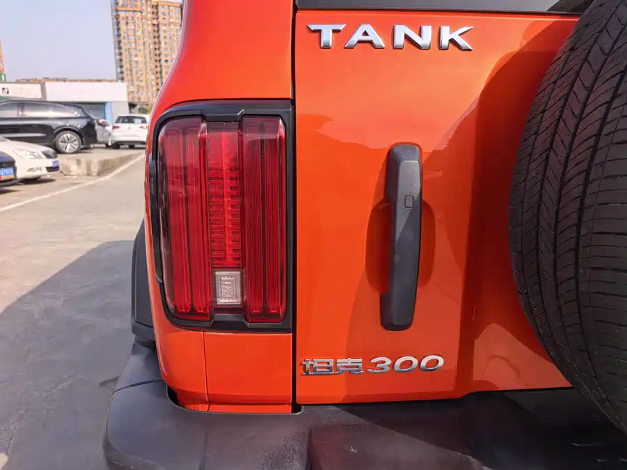 900x675_0_q87_c42_autohomecar__ChxpVmlKSFSAfszgAAR9Atqktlg123.jpg.webp Used GWM Tank 300 2021 Off-Road Version 2.0T Conqueror