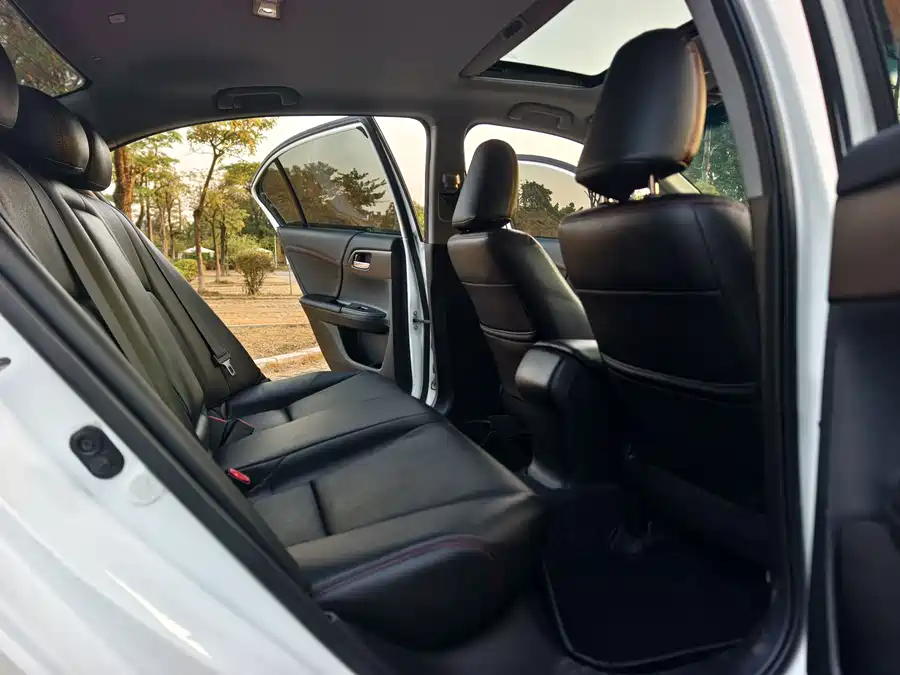 900x675_0_q87_c42_autohomecar__ChxpVmlbj8aAf8ewAAPsyLQwFGg243.jpg.webp Used Accord 2015 2.0L LX Comfort Edition