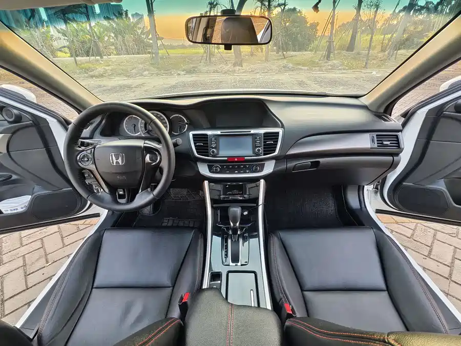 900x675_0_q87_c42_autohomecar__ChxpVmlbj8iAYV8wAAfkq7YAyB0611.jpg.webp Used Accord 2015 2.0L LX Comfort Edition