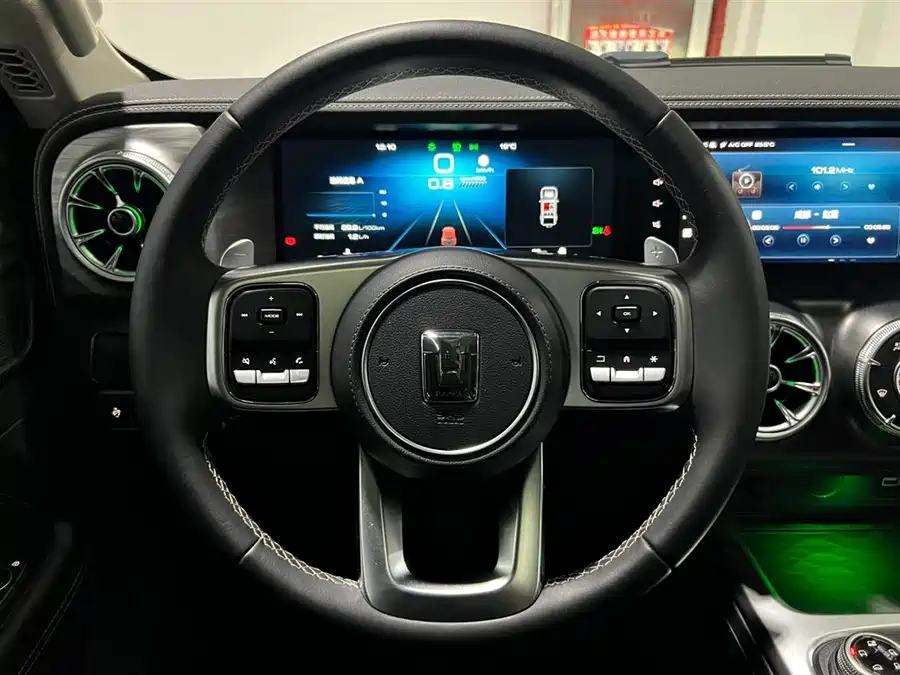 900x675_0_q87_c42_autohomecar__ChxpWGj0owuAHB-cAAHaomHD9ME250.jpg.webp Used GWM Tank 300 2021 Off-Road Version 2.0T Challenger