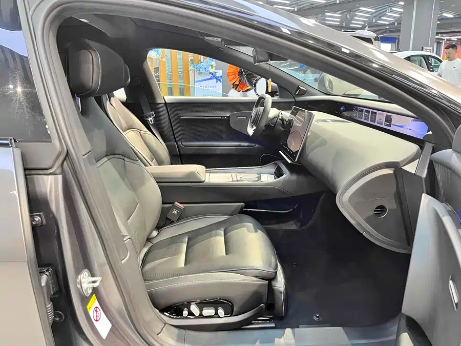 900x675_0_q87_c42_autohomecar__ChxpWGkVprOAF7zoAAnIpNNzExk321.jpg.webp Used Avita 12 2023 700 Triple Laser Rear Drive Luxury Edition