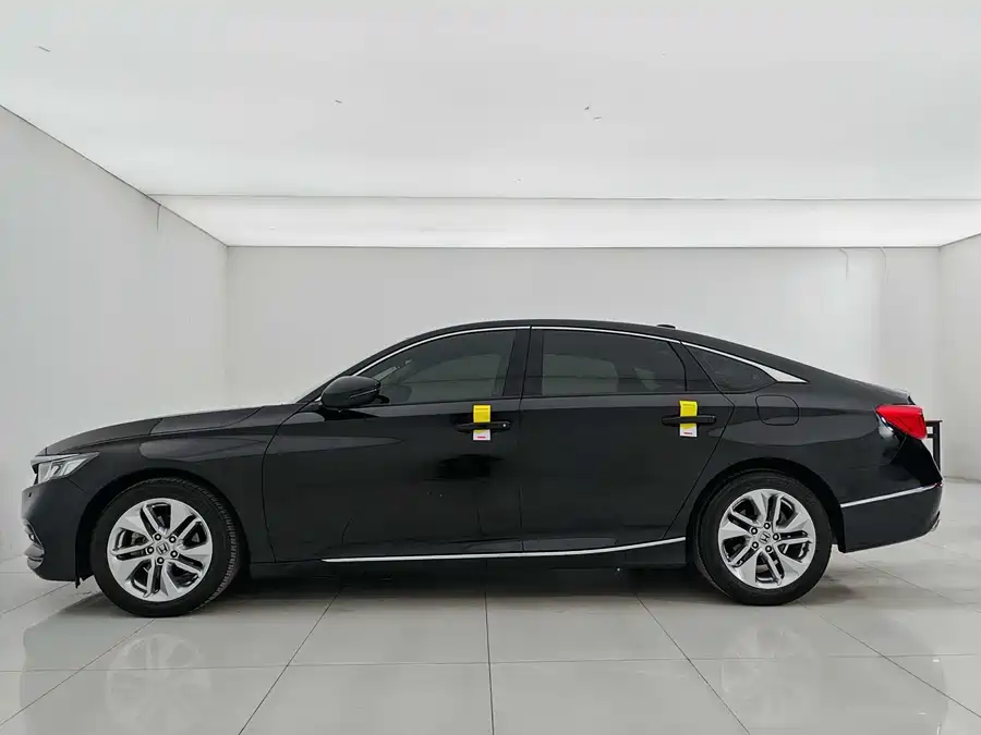 900x675_0_q87_c42_autohomecar__ChxpWGlLTcGAGfioAAPvEeUuc8w447.jpg.webp Used Accord 2018 260TURBO Elite Edition National VI