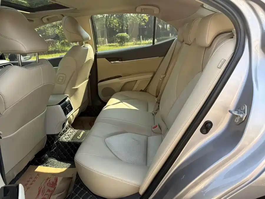 Used Camry 2021 2.0G Deluxe Edition