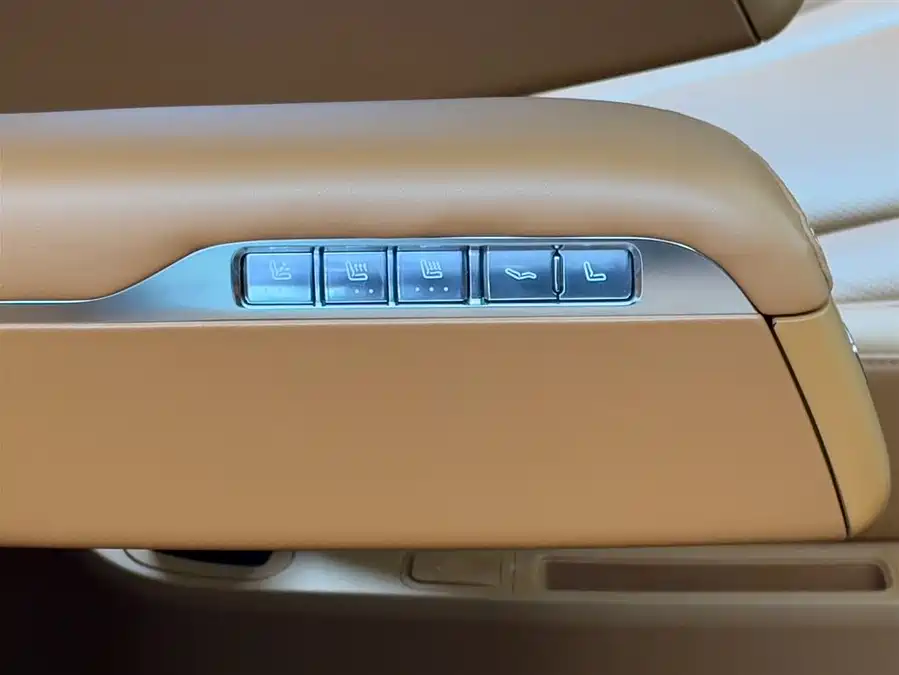 900x675_0_q87_c42_autohomecar__Chto52l0Qd6AP9iiAAD48anu7wE553.jpg.webp Used AITO second hand M9 2024 extended range Ultra version 42kWh 6-seater version