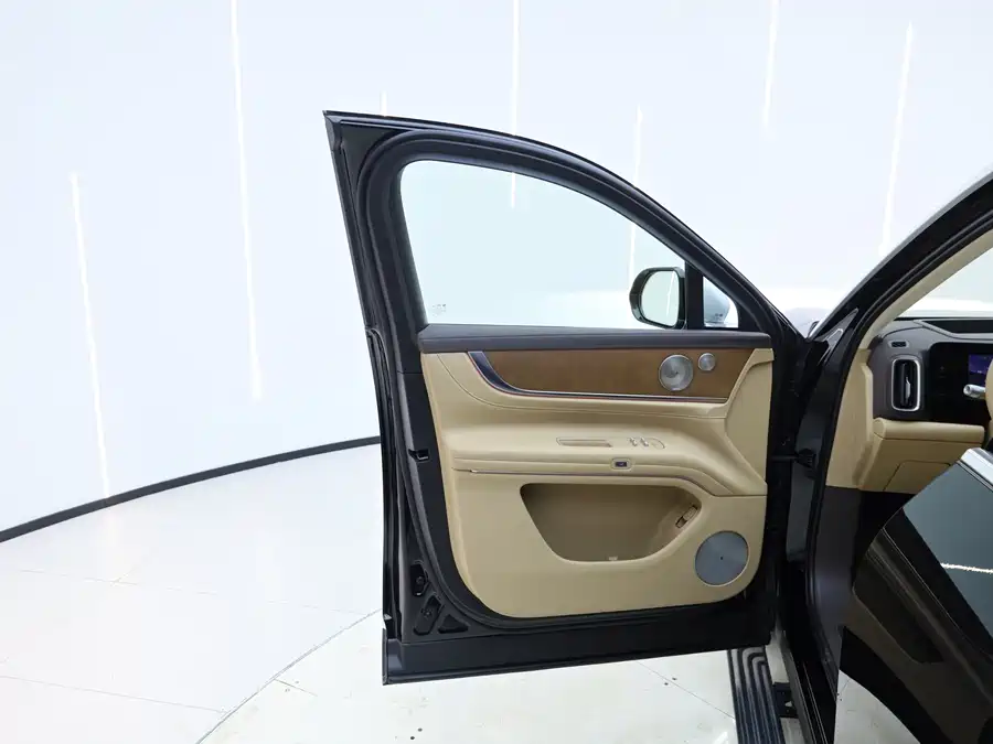 Used AITO second hand M9 2025 extended range Ultra version 52kWh 6-seater version