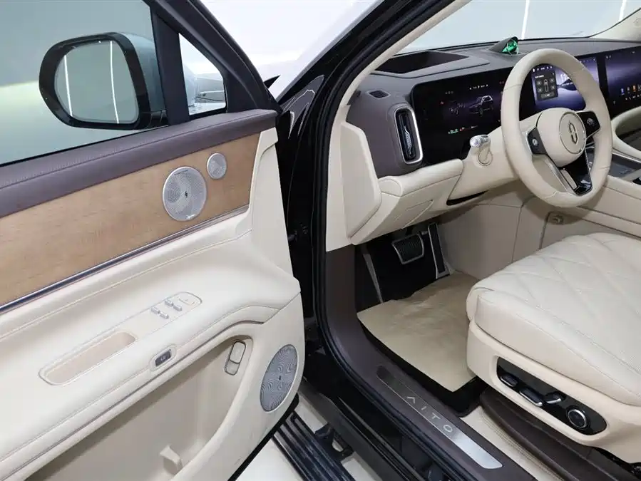 Used AITO second hand M9 2025 extended range Ultra version 52kWh 6-seater version