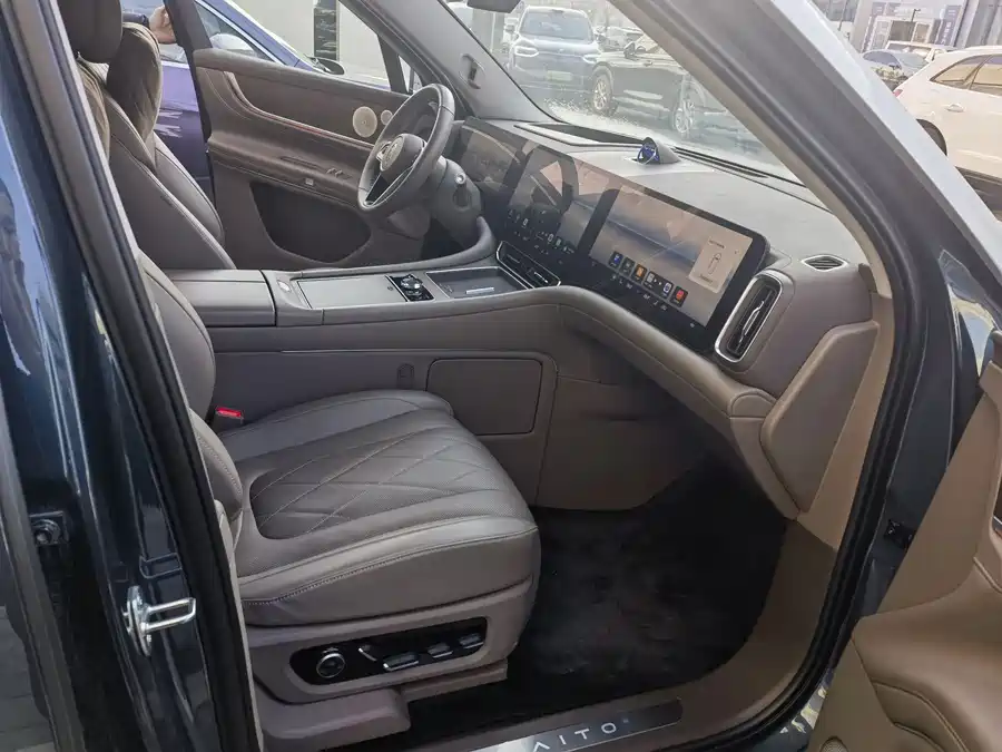 Used AITO second hand M9 2024 extended range Max version 52kWh 6-seater version